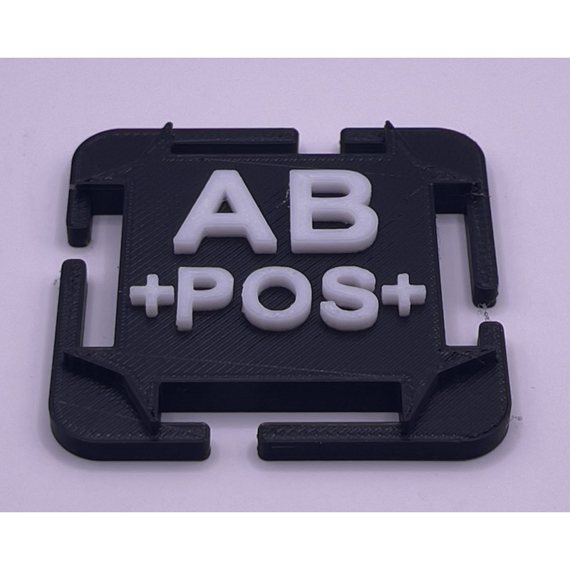 Attache molle groupe sanguin en PLA noir et blanc