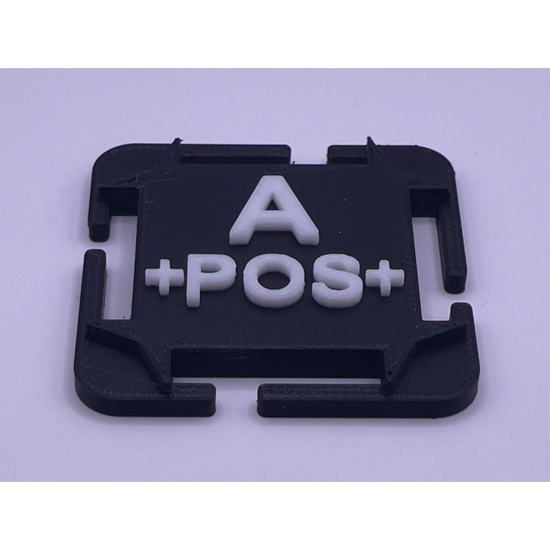 Attache molle groupe sanguin en PLA noir et blanc