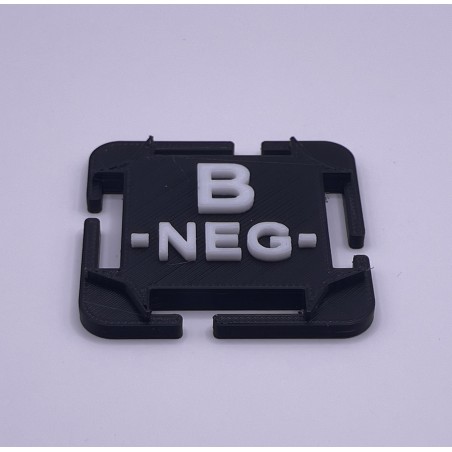 Attache molle groupe sanguin en PLA noir et blanc
