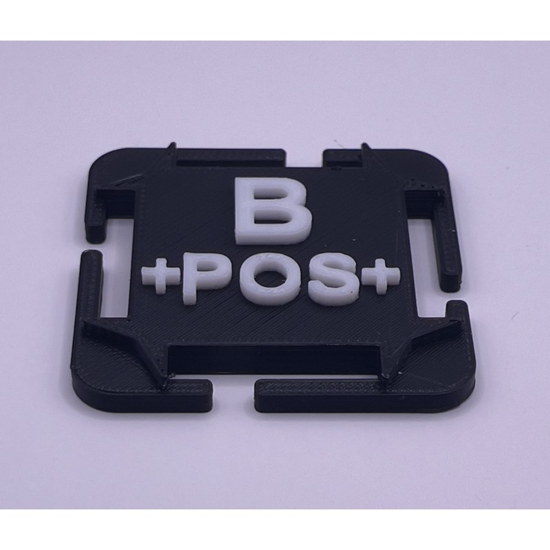 Attache molle groupe sanguin en PLA noir et blanc